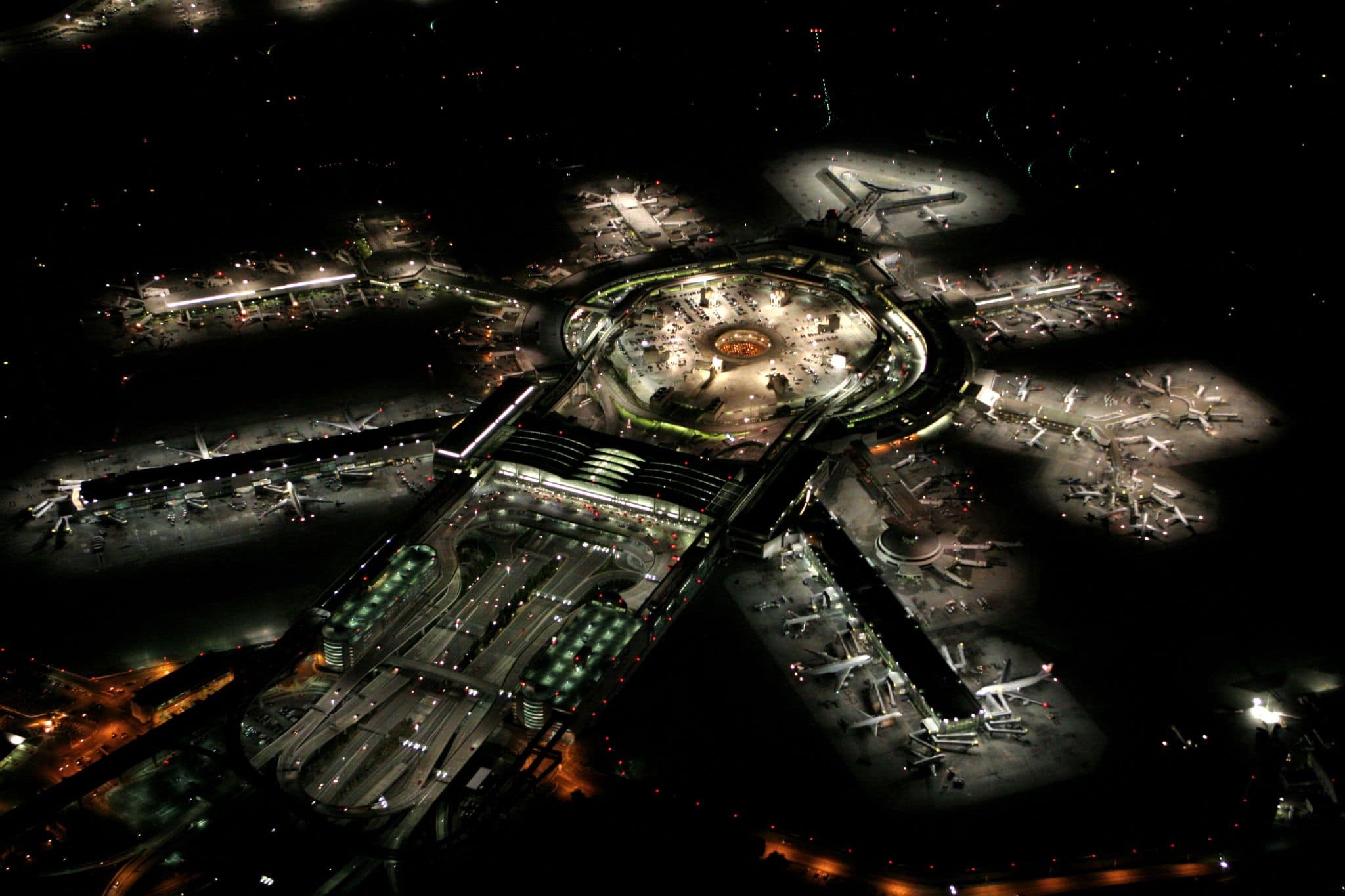 San_Francisco_International_Airport_at_night